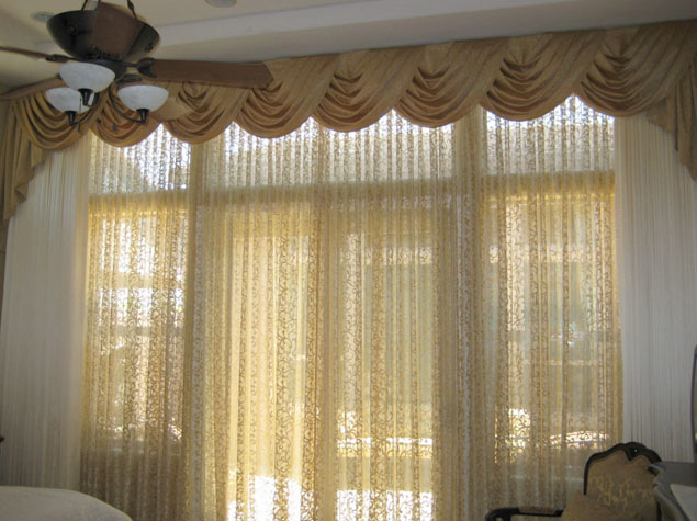Sheer Draperies With Swags